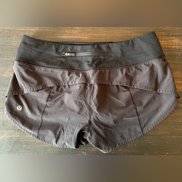 Lululemon, Speed-up low rises lined shorts 2.5”, in black size 6 - Picture 2 of 3